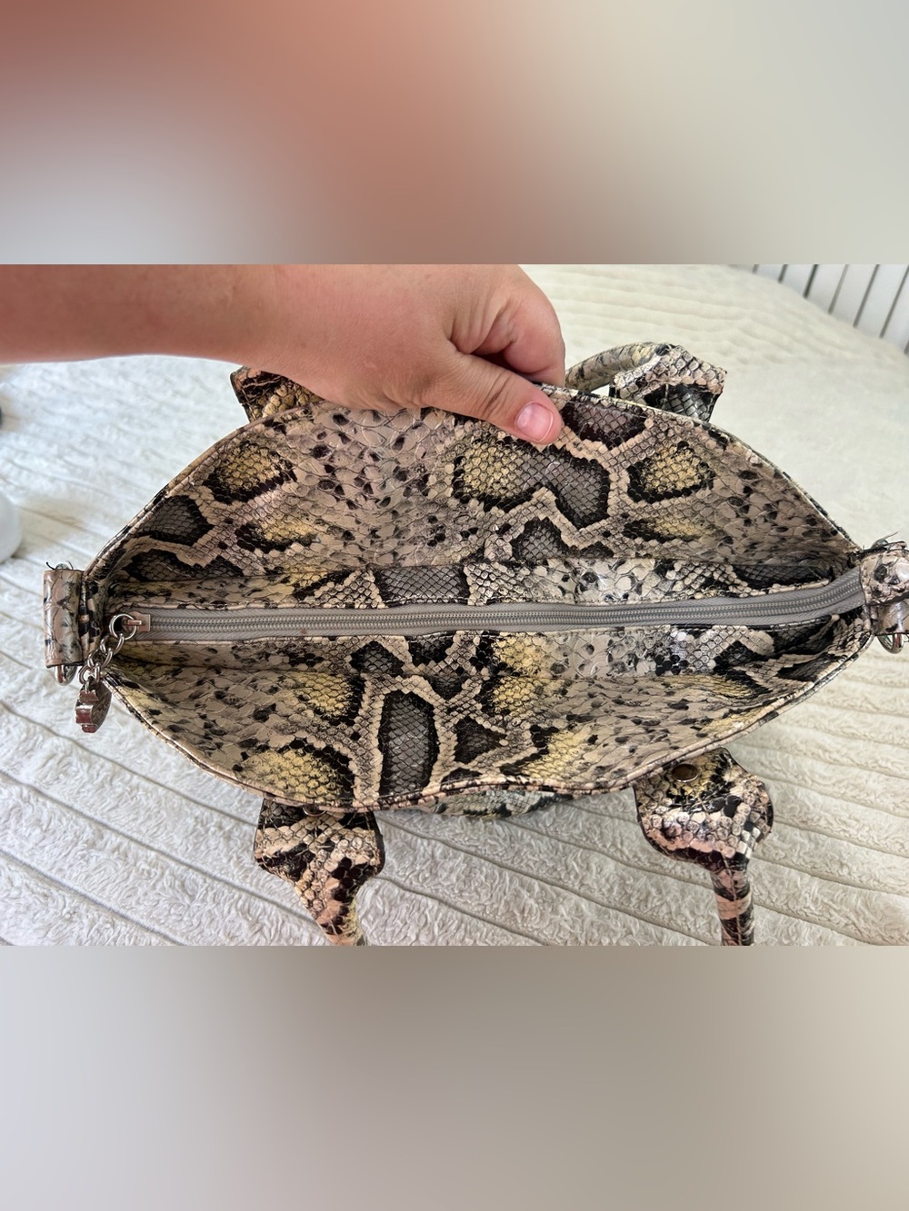 Kathy Van Zeeland Purse - Picture 12 of 16